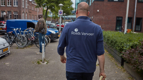 Deelnemer Bezorgt Post Roads Vervoer